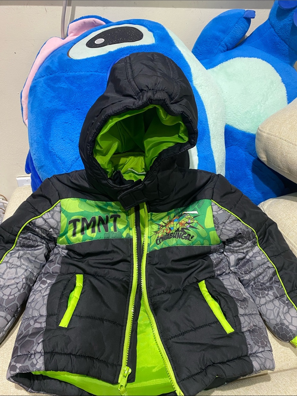 Ninja turtles jacket size 4T for boy zippers have a little imperfections